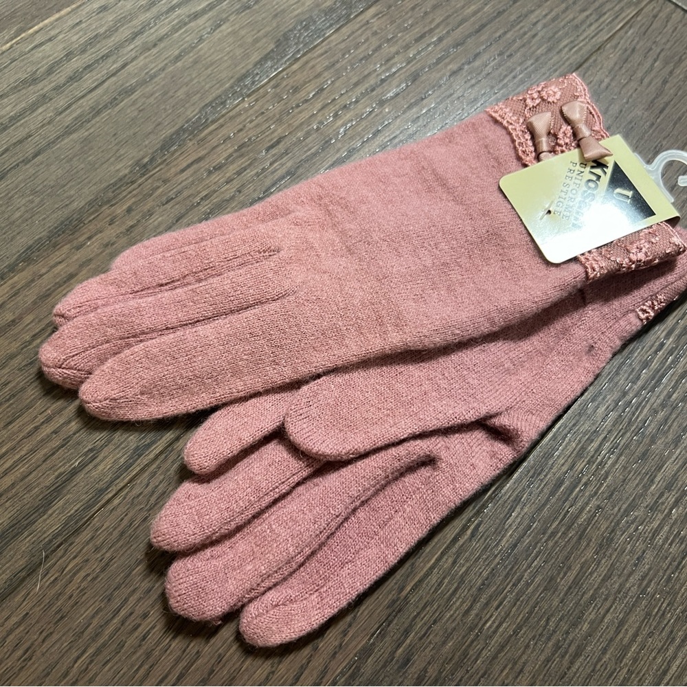 Gloves - Picture 2 of 3